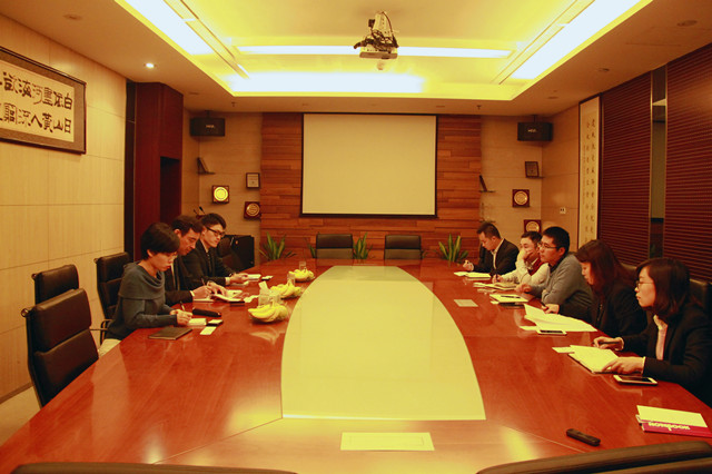 双方举行座谈.jpg
